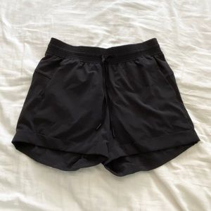 LULULEMON SPRING BREAK AWAY SHORT SIZE 6